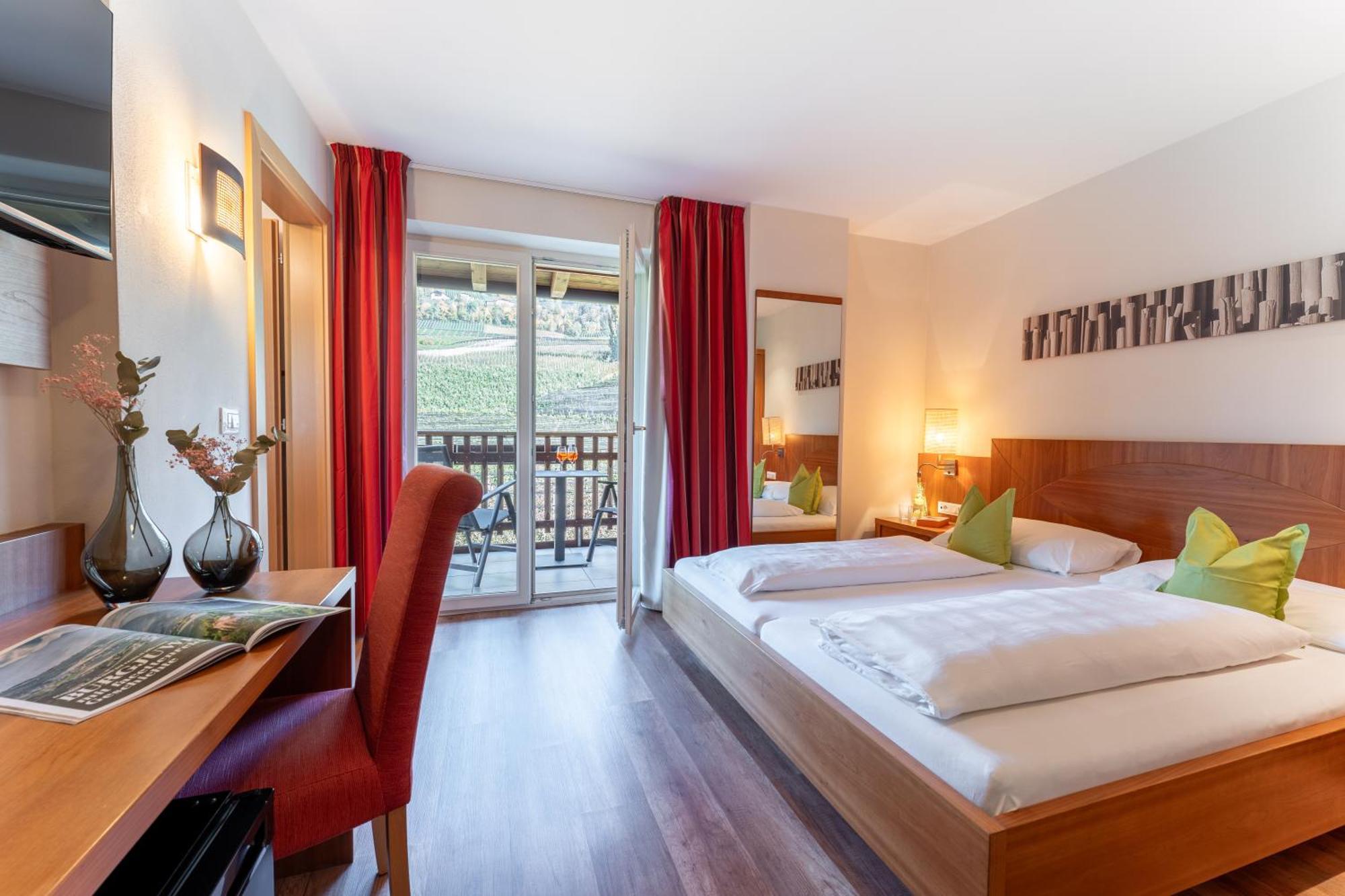 Feldhof Schenna Aparthotel Exterior photo