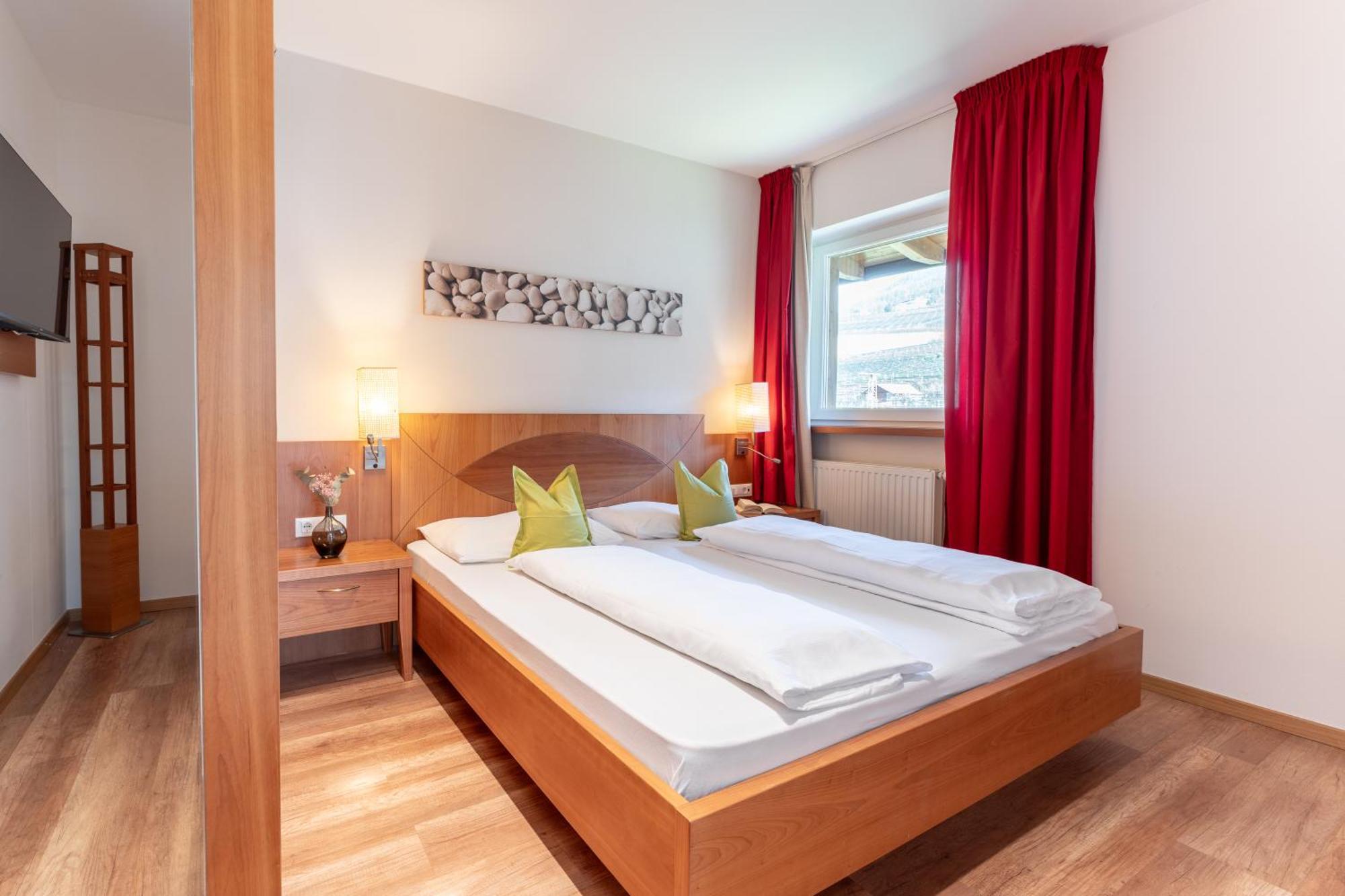 Feldhof Schenna Aparthotel Exterior photo